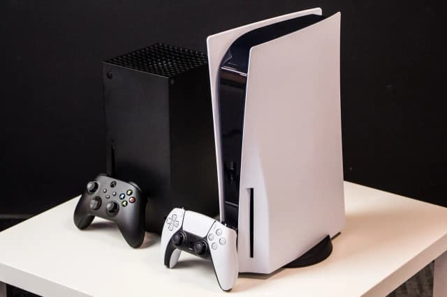 Xbox czy PS5 – która konsola naprawdę oferuje lepsze gry i wartość? Xbox czy PS5 – która konsola naprawdę oferuje lepsze gry i wartość?